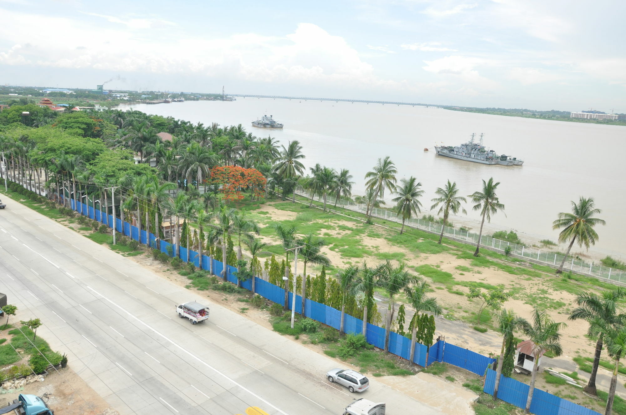 Uptown Hotel Yangon Exterior photo