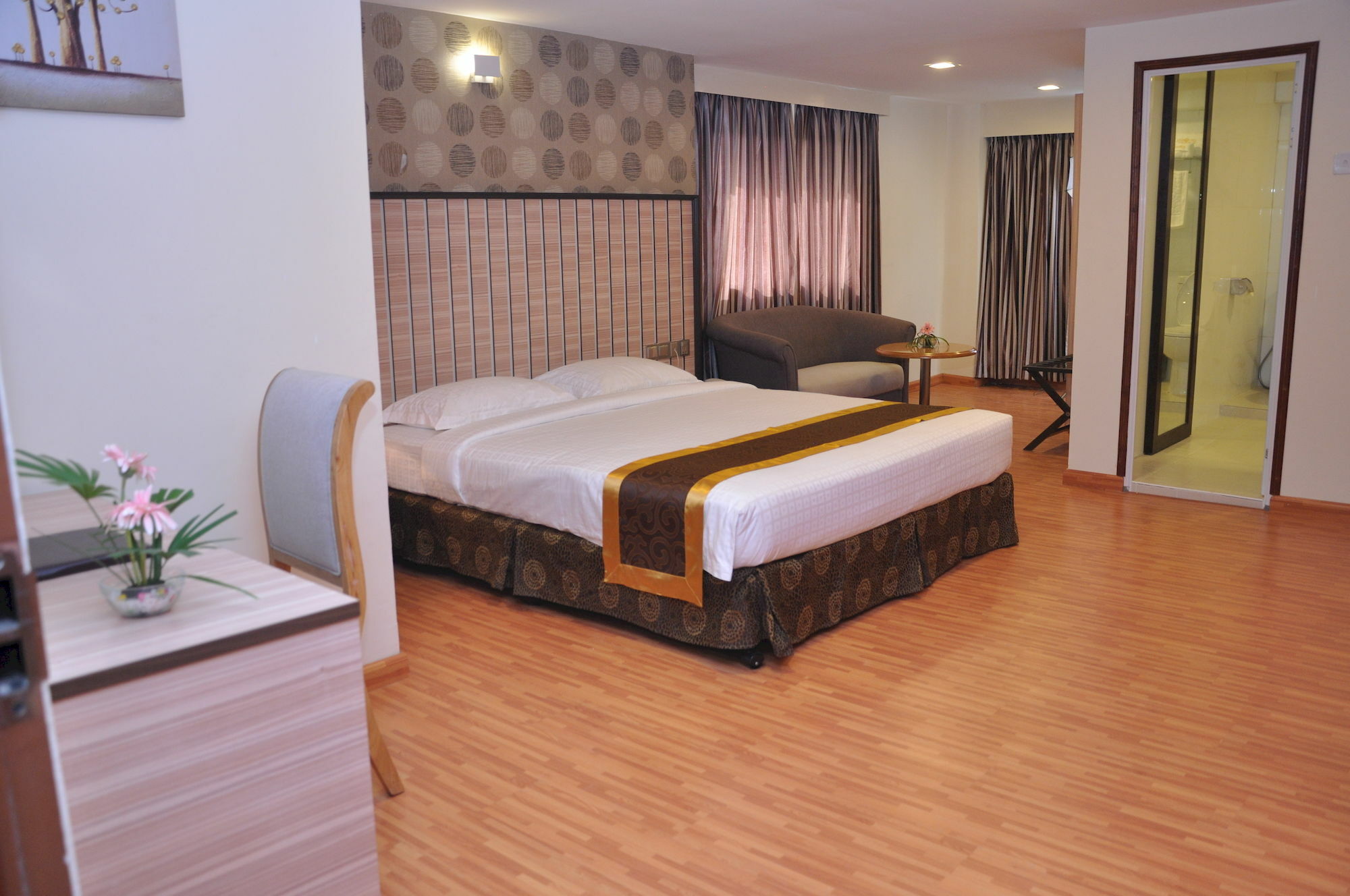 Uptown Hotel Yangon Exterior photo