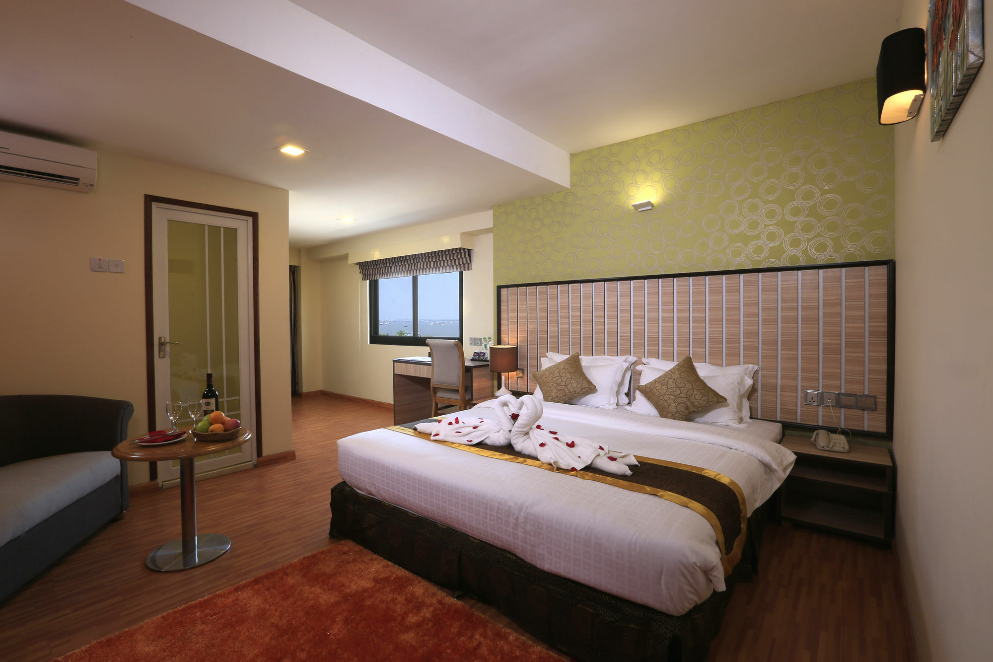 Uptown Hotel Yangon Exterior photo