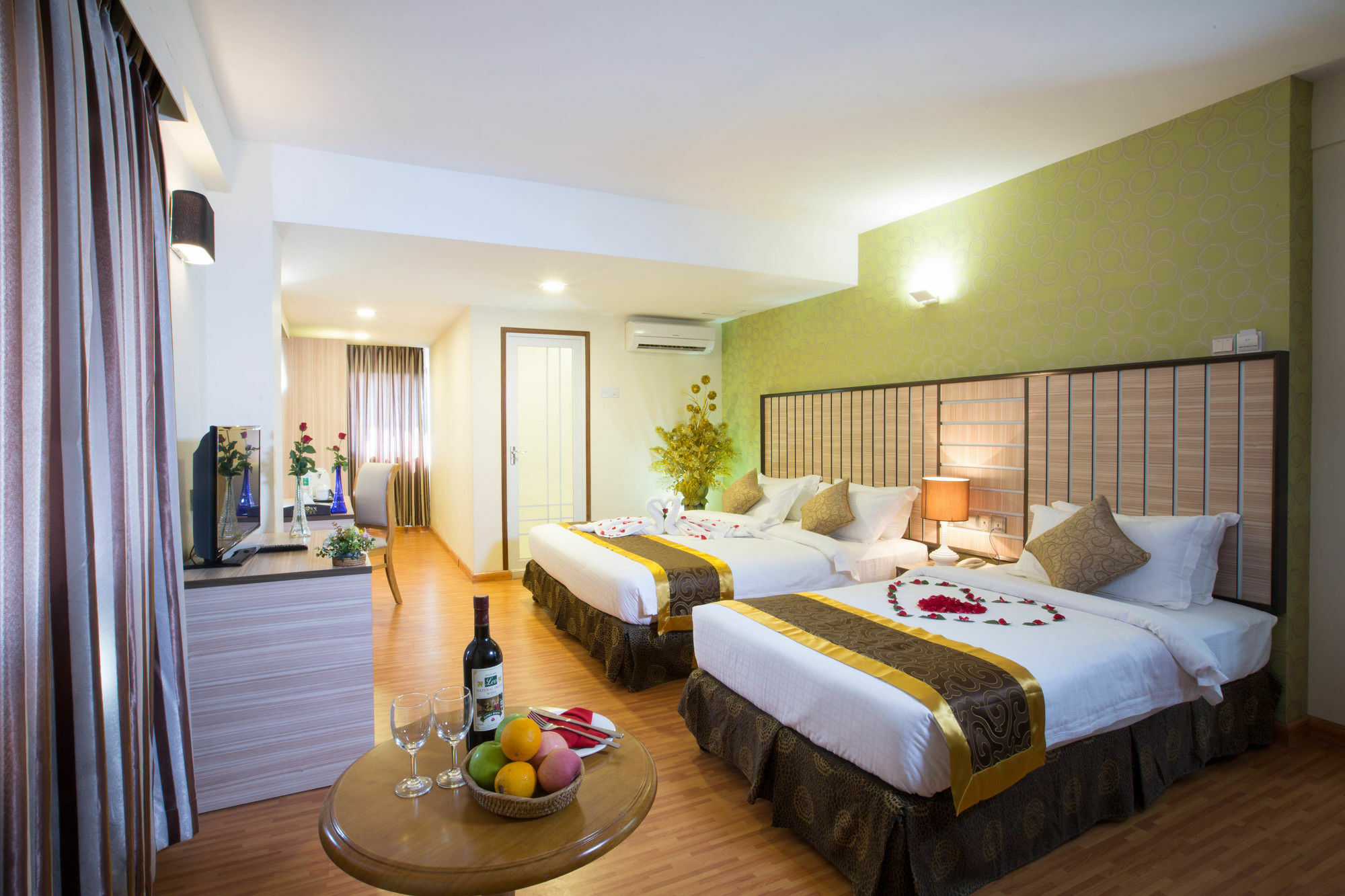 Uptown Hotel Yangon Exterior photo
