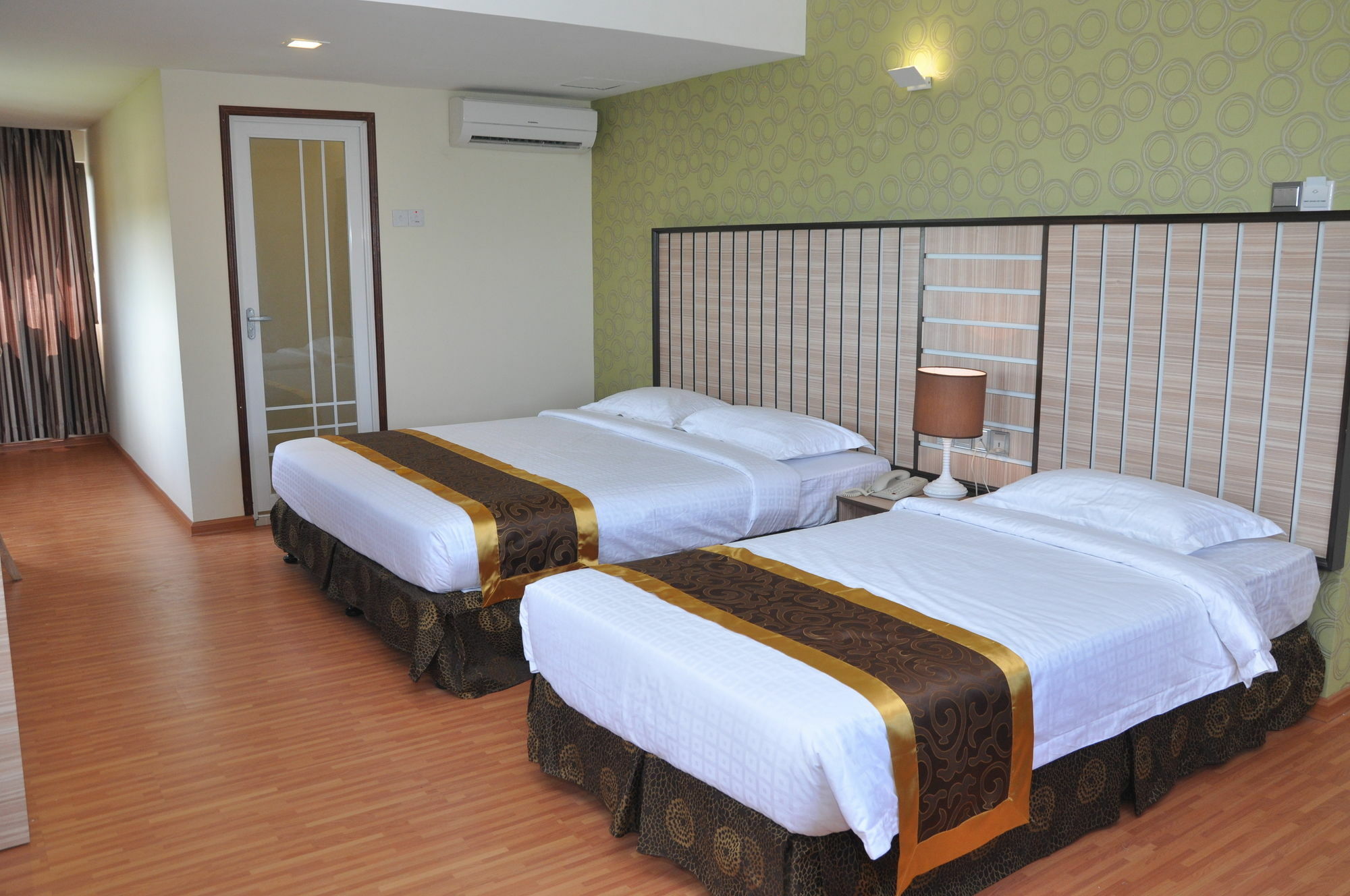 Uptown Hotel Yangon Exterior photo